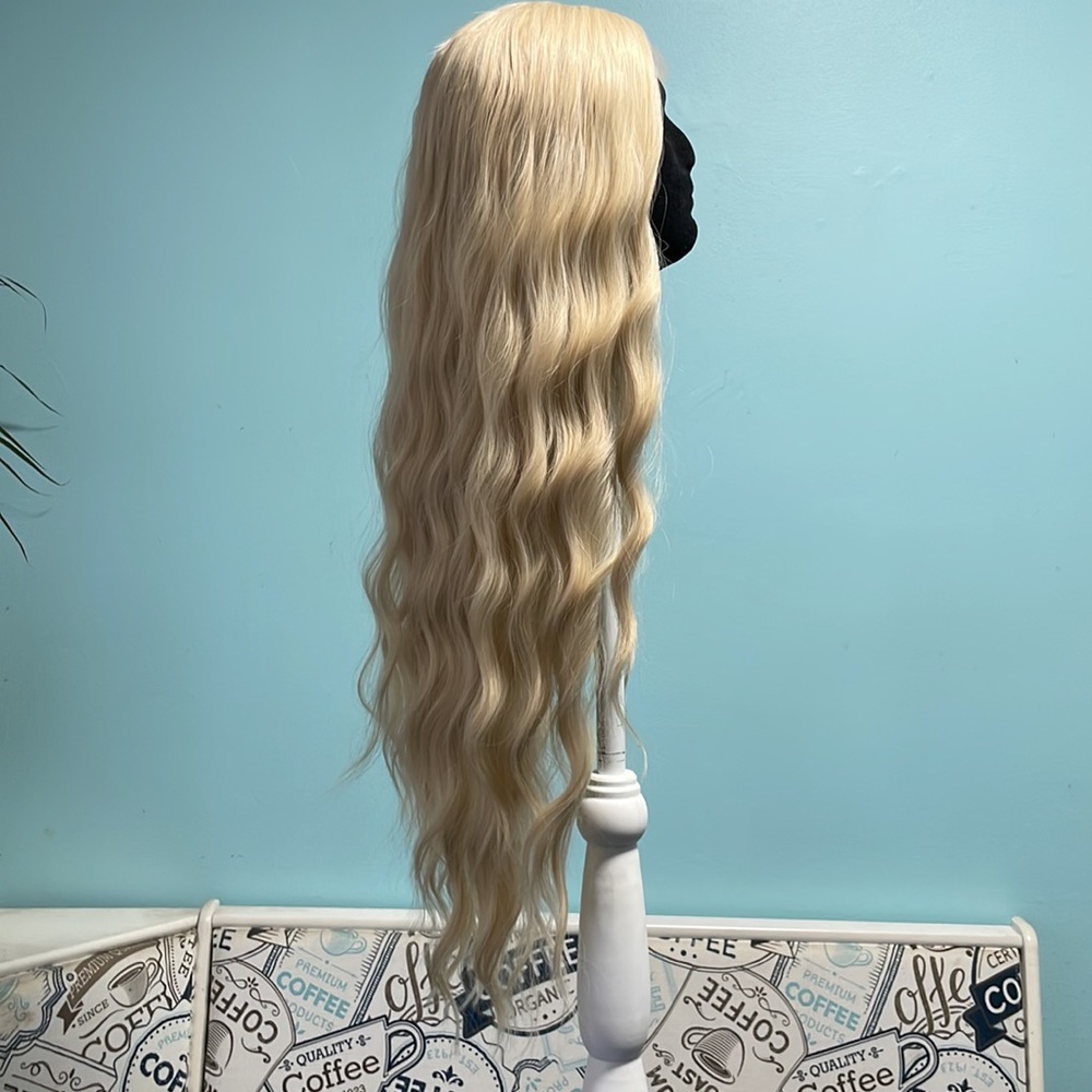 Lace front Blonde synthetic wig 28” - Picture 5 of 10